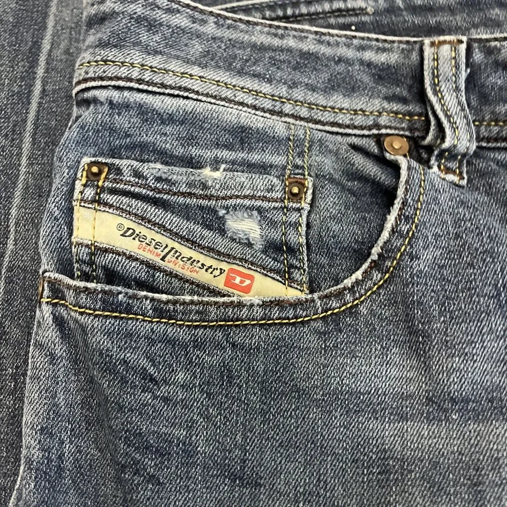 DIESEL Men's Larkee Relaxed Jeans Italy Button Fly Stretch Straight Leg 34x30